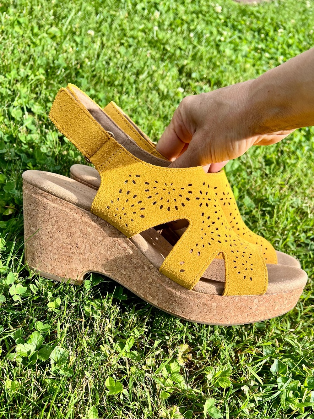 NWOB Gold Marigold Honey Yellow Clark’s Wedge Slingback Sandal 7.5 platform rare